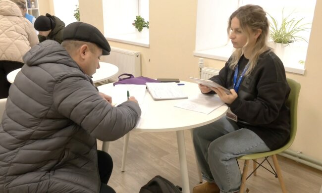 Безкоштовні продукти для ВПО та пенсіонерів у Кропивницькому