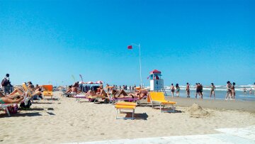 В разгар курортного сезона на пляжах под Одессой начались рейды: в чем причина