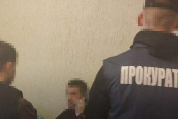 Семейного врача осудили за вымогательство: прокуратура