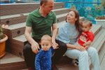 Женщина стала матерью 22 детей в 24 года: фото счастливой семьи