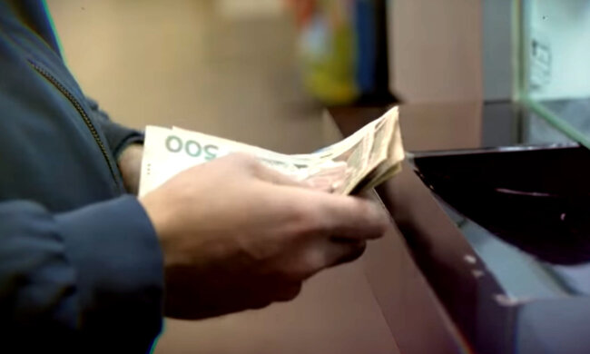 Пенсии и субсидии снова пересчитают, украинцам выдали важную деталь: "С первого мая будет..."