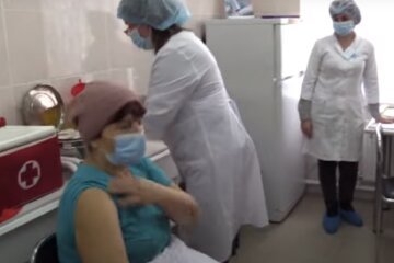 Одесситов  огорчили первыми жалобами от прививки против коронавируса: "Каждый случай анализируется"