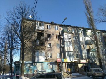 В Авдеевке вот-вот рухнет заселенная многоэтажка (фото)