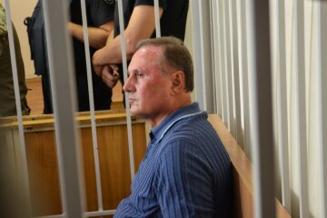 Александр Ефремов