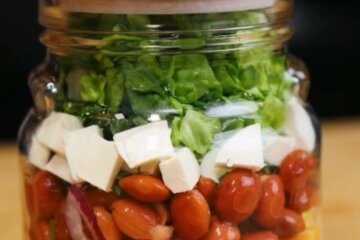 Сохраняйте на будущее: "Мастер Шеф" Хименес-Браво дал полезный рецепт салата в банке