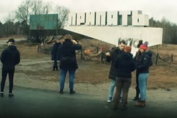 В Припять спустя десятки лет вернулись его жители: трогательные кадры