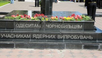 На Одесчине вандалы осквернили память чернобыльцев: кадры разрушений