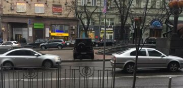Цинічне покарання водія Гелендвагена в Києві потрапило в кадр: "Прямо на капоті"