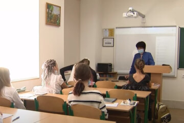 Вчительку і учня застукали під час любовних утіх, чоловікові одразу доповіли: "Просила вибачення, але..."