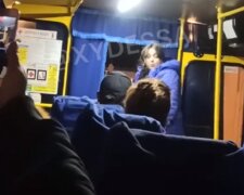 В Одессе водитель маршрутки отказался брать деньги у женщины, видео: "Быдло не будет со мной так..."