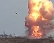 Новий авіаудар: росіяни скинули бомби на житлові будинки, завод і стадіон