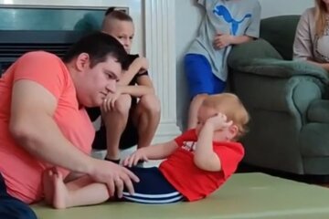 Дворічний киянин став рекордсменом, вразивши своєю силою, відео: "А вам слабо?"