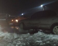 "Не увидел в темноте": на остановке иномарка переехала пешехода, кадры трагедии в Одесской области