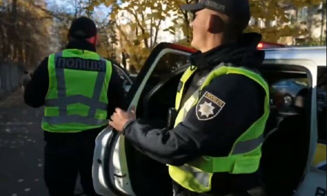 Дніпрянин з гранатометом і автоматом пригрозив підірвати патрульних: кадри з місця НП