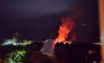 Взрыв прогремел на пляже под Одессой, кафе охватил огонь: кадры ЧП