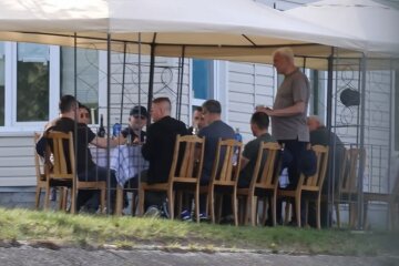 Продовження скандалу у КМДА: кияни вимагають звільнення чиновників, які влаштували бенкет на День жалоби