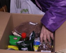 Безкоштовні продукти для ВПО та пенсіонерів у Харкові