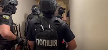 "Немає слів, до чого дійшли!": гуманітарку для ЗСУ розікрали у Києві