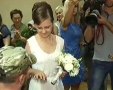 "Нагодувала борщем - пообіцяв одружитися": історії кохання з Донбасу, які подолали біди і поранення
