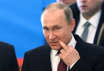 ”Путін л * х”: яскравий бунт спалахнув під стінами Кремля, скандальні кадри