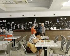 Безкоштовні продукти для ВПО та пенсіонерів у Харкові