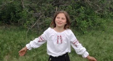 Трагедия в день рождения:  оборвалась жизнь  девочки из Одесской области, которая отравилась грибами