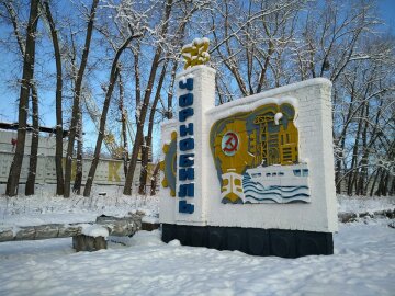 Чернобыльский саркофаг покрылся льдом (фото)