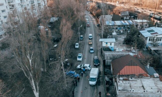 Моторошна аварія сталася в Дніпрі, кадри з місця ДТП: рух паралізовано