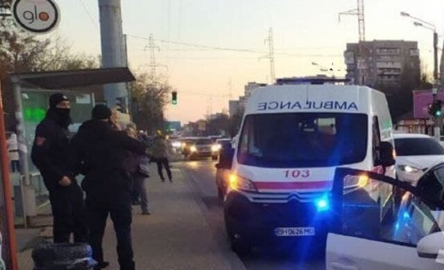 В Одессе сбили пешехода, откинуло на другое авто: кадры с места аварии