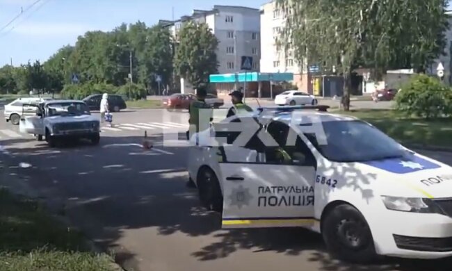 У Харкові машина на великій швидкості збила жінку: відео з місця аварії