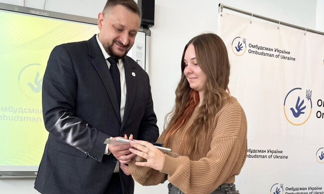 Впервые в Житомирской области: школьники присягнули стать "Омбудсманами" и защищать права детей