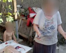 Українка викинула з дому літню матір з двома малюками: жінка у відчаї