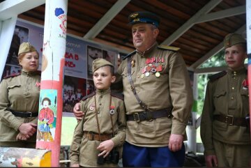 Оккупанты поголовно «колорадят» крымчан, не жалеют даже инвалидов и детей