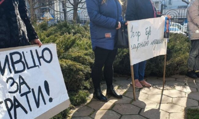 "У нього залишилося 5 дітей": на Одещині люди протестують проти рішення суду щодо трагічної ДТП