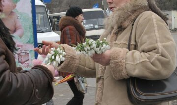 Киян налякали великими штрафами за покупку квітів: "доведеться дарувати цукерки"