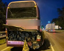 Грузовик влетел в автобус, внутри находилось 40 пассажиров: детали и фото ДТП в Киеве