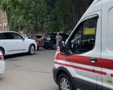 Движение заблокировали в центре Одессы, видео: "скорые не могут проехать к больным"