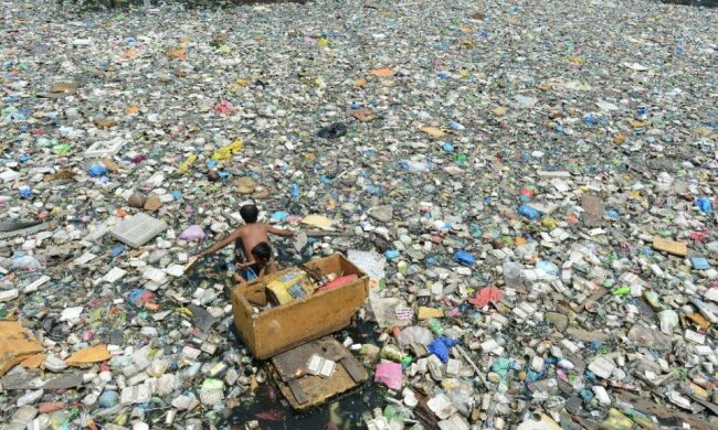 пластиковый мусор в море