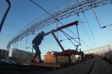 Трагедия случилась на вокзале под Киевом, детали: "двое 14-летних парней..."