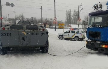 Військову техніку вивели на вулиці Києва, фото: що відбувається в столиці