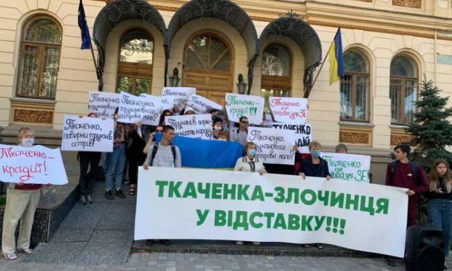 “Злочинця у відставку!”, - активисты призывают отстранить Александра Ткаченко с поста министра