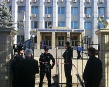 Невідомі обстріляли одеський суд: кадри з місця і перші подробиці