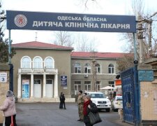 Миші бігають по палатах дитячої лікарні в Одесі: кадри антисанітарії