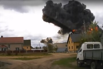 Появилось видео с моментом падения самолета в Беларуси: "Думали, что бомба взорвалась"