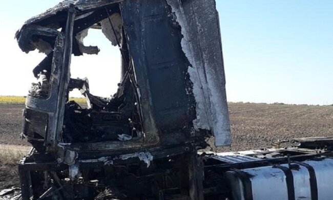 На одеських дорогах орудує небезпечна банда: "викрадають водіїв і спалюють авто", кадри