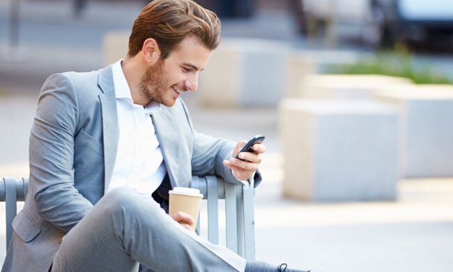 чоловік, день ангела, смартфон