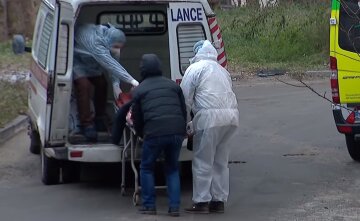 У Києві лікарня не впоралася з десятком пацієнтів з ковідом, забита тривога: "чекають чергу в швидких"