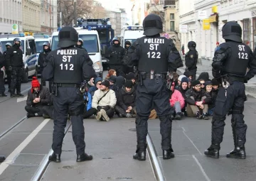 протесты в Лейпциге Германия