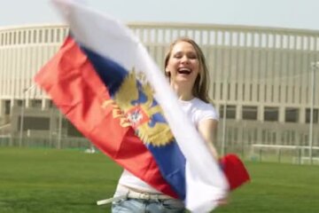 depositphotos_193040692-stock-video-woman-with-the-flag-of
