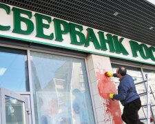 Погром в Киеве: Сбербанк взял «в плен» активиста